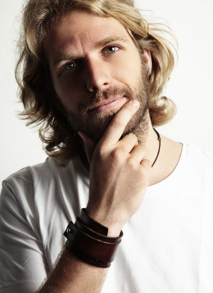 Blond herenkapsel lang