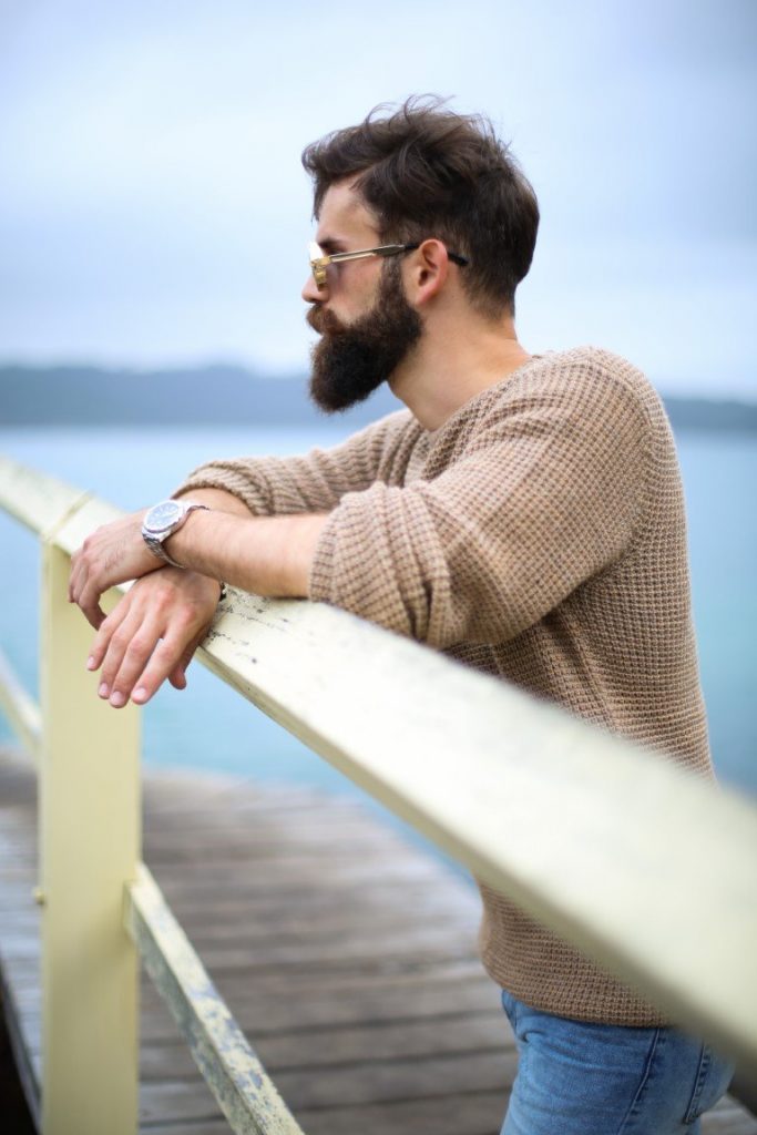Volle baard bruin haar