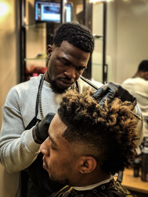 Hoge opscheer afro