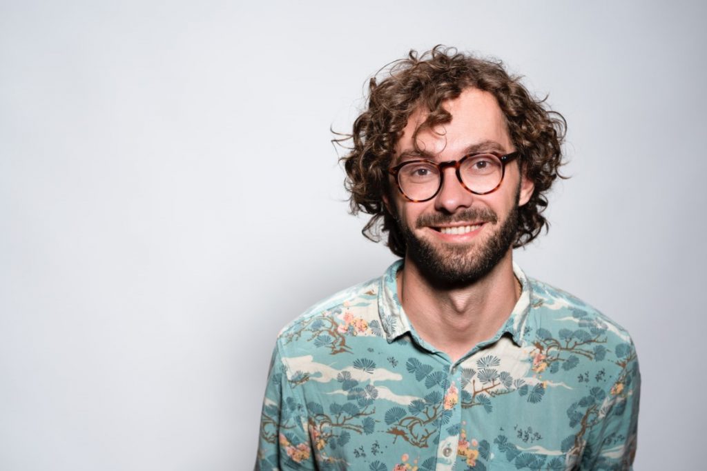 Lange krullen herenkapsel
